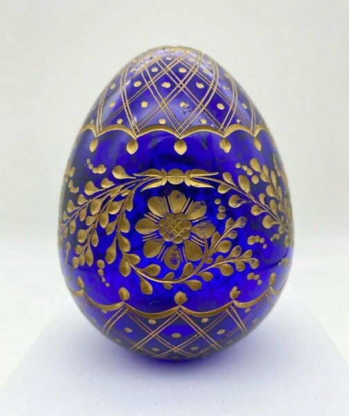 Vintage Russian Etched Blue Glass Egg Vinterior