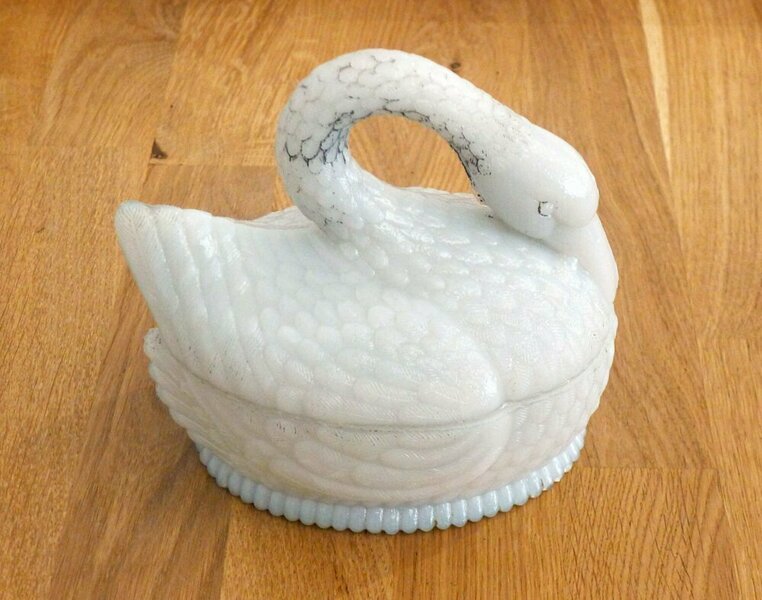 White Opaline Glass Swan Butter Dish By Vallérysthal, 1890s Vinterior