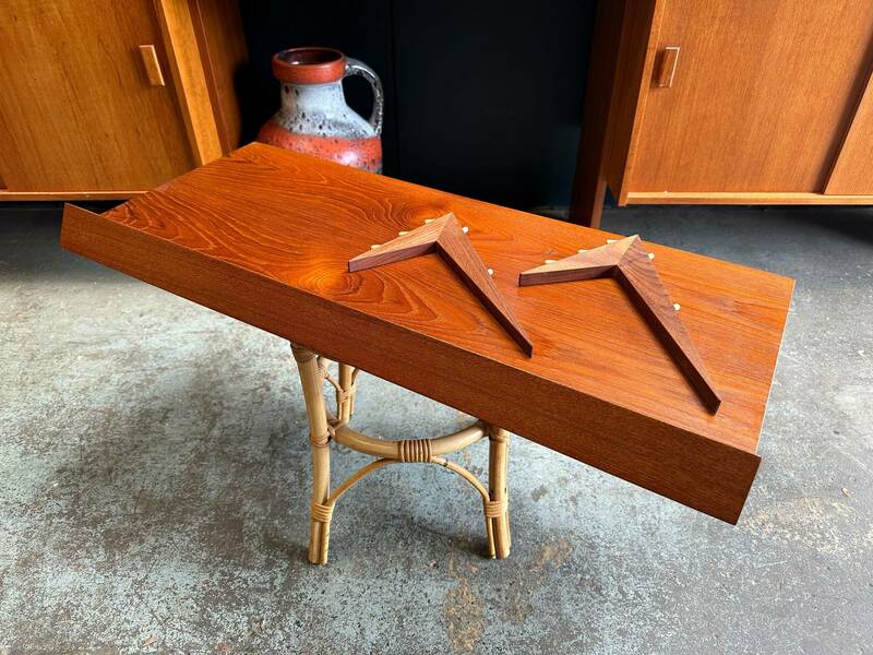 System Cado Angled Display Shelf 2 | Cado | Vinterior