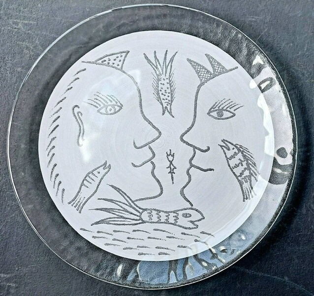 An Absolutely Stunning Vintage Art Glass Charger Plate By Ulrica Hydman