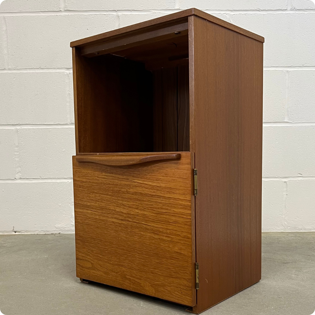 Pair Of Mid Century Bedside Tables Vinterior