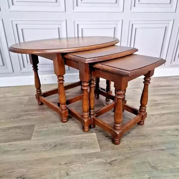 Vintage Nest Of 3 Solid Oak Wooden Coffee Side Lamp Tables Turned Wood