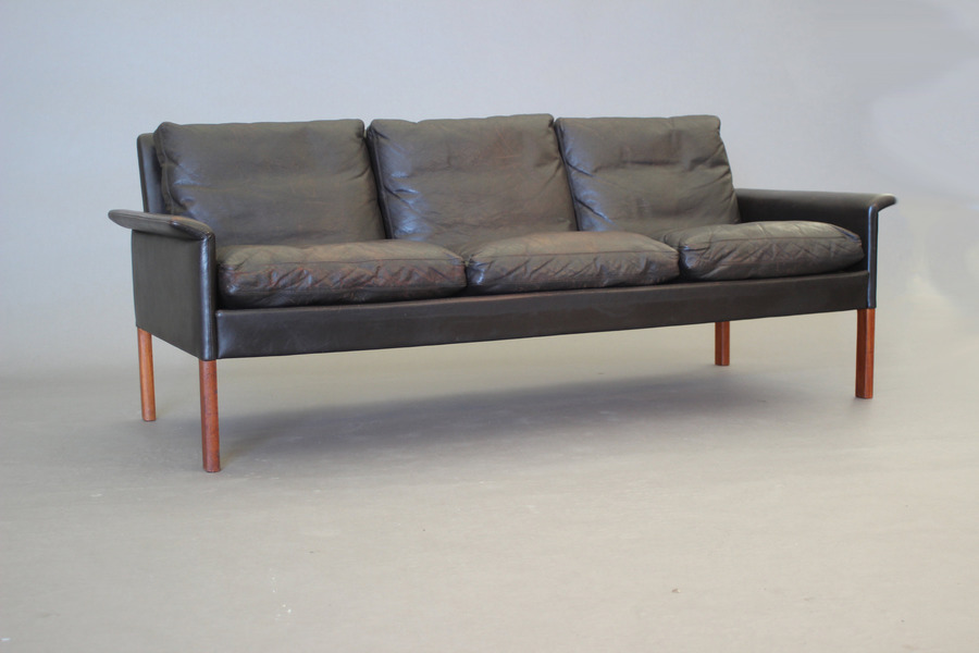 Hans Olsen Model 500 Sofa