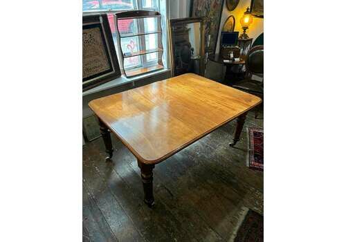 19th Century Victorian Mahogany Windout Dining Table