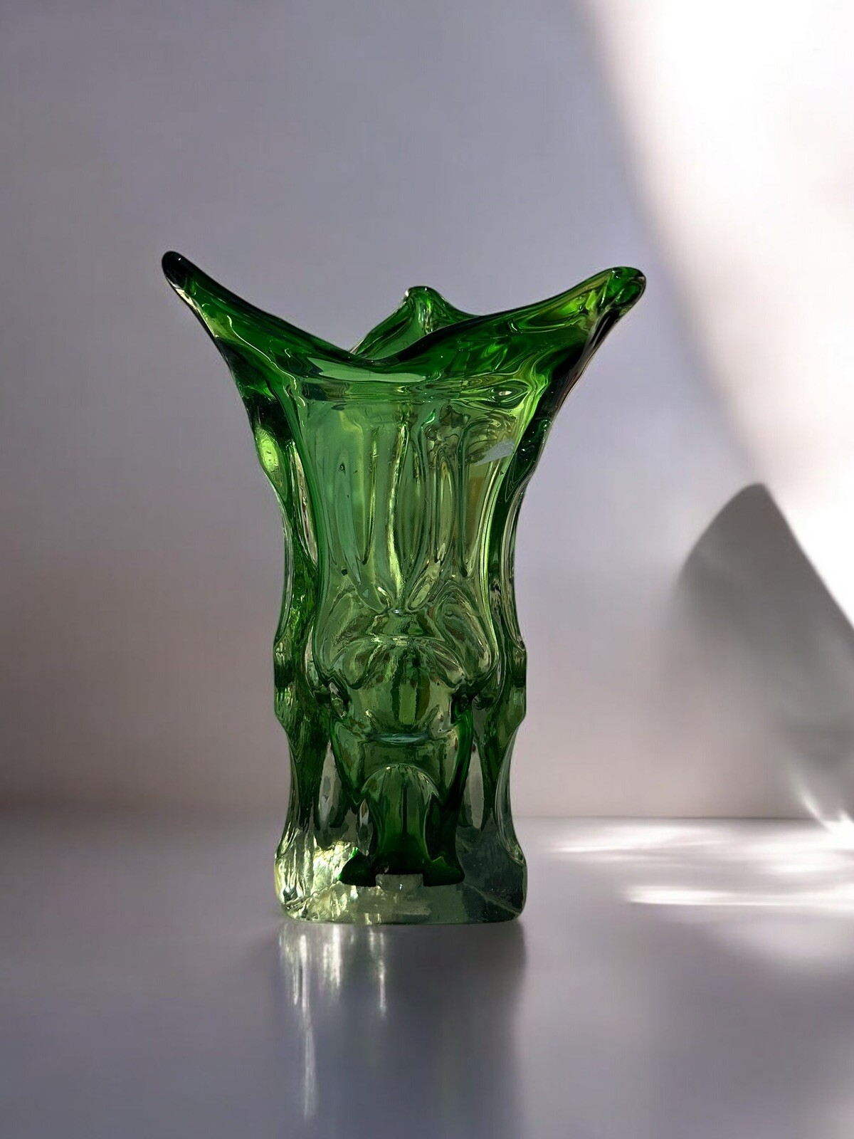 唐木紫檀 飾り壺 花瓶用丸花台(径18.2ｃｍ)透かし彫り『唐草文』★時代物★ 唐木紫檀 飾り壺 花瓶用丸花台(径18.2cm)透かし彫り『唐草文