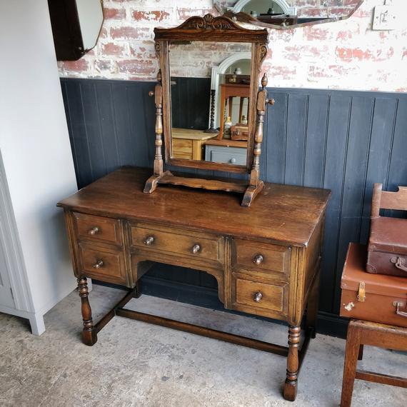 Beautiful Solid Oak Antique Dressing Table With Free Standing