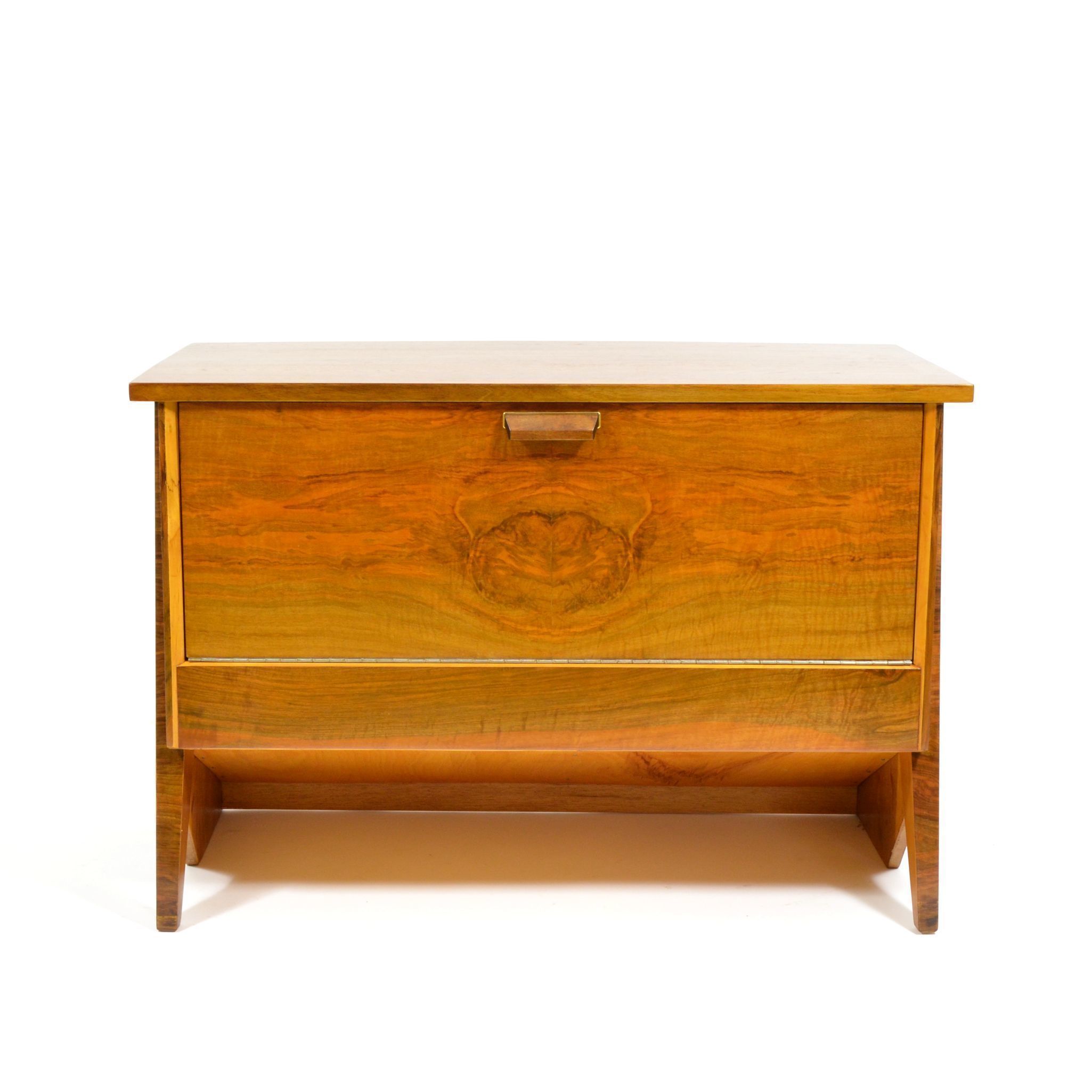 1950s Low Cabinet Oak And Nut Veneered Delicately Shaped Legs