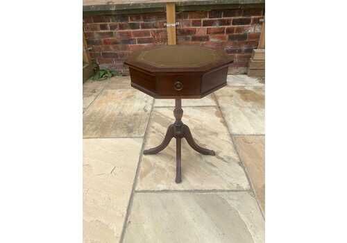 Reproduction Georgian Style Mahogany Side Table Bedside Table With Green Leather Table Top And Small Drawers.