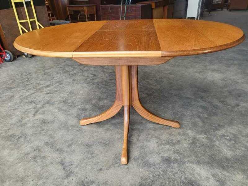 20thc Round Extending Pedestal Oak Dining Table Quad photo Furniture