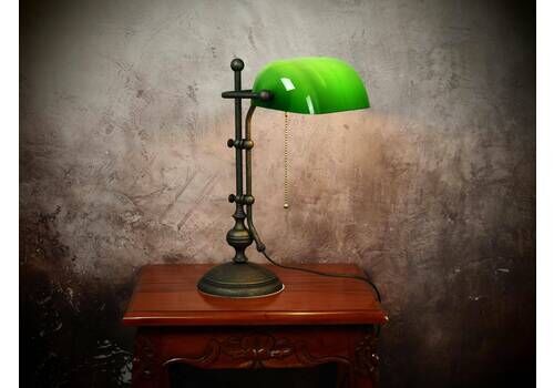Classic 1930s Style Banker's Lamp   Green Glass Shade And High Gloss Brass For Timeless Elegance