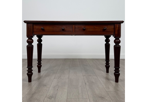 Antique 19th Century Fine Quality Writing Table In Mahogany
