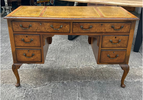 Vintage Walnut Queen Anne Leather Topped Kneehole Ladies Writing Desk C.1920s