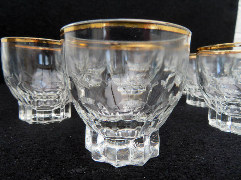 Five beautiful little French vintage liqueur glasses Moroccan design decorated with white design and a gold rim