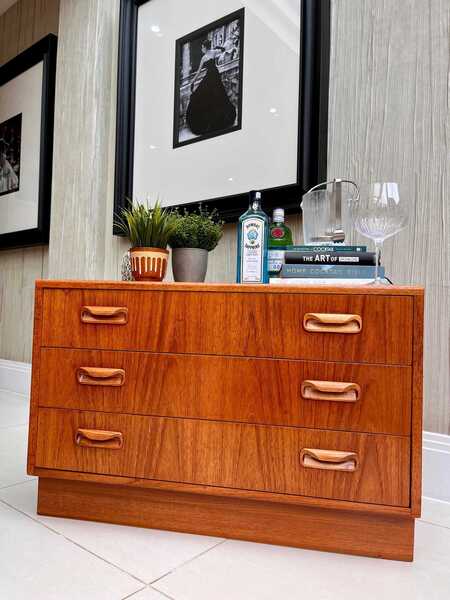 G-PLAN Fresco 3段 チェスト イズヤオンライン | ジープラン G-PLAN Fresco カスタム アイアン