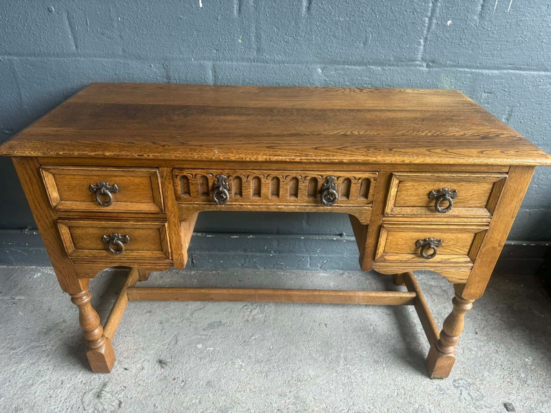 Old Charm Oak Dressing Table/Computer Desk Ready To Upcycle | Vinterior