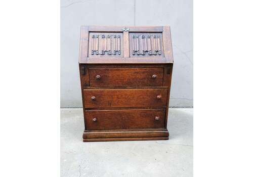 Vintage Oak Bureau Writing Desk / Traditional English Style / C.1940