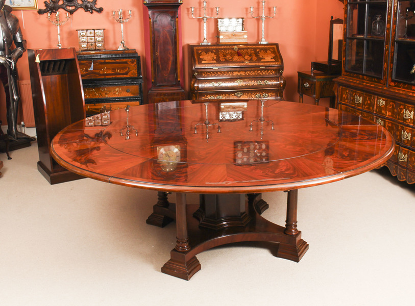 Bespoke 7ft Diameter Flame Mahogany Jupe Dining Table Leaf Holder 21st C Bespoke 7ft Diameter Flame Mahogany Jupe Dining Table Leaf Holder 21st C