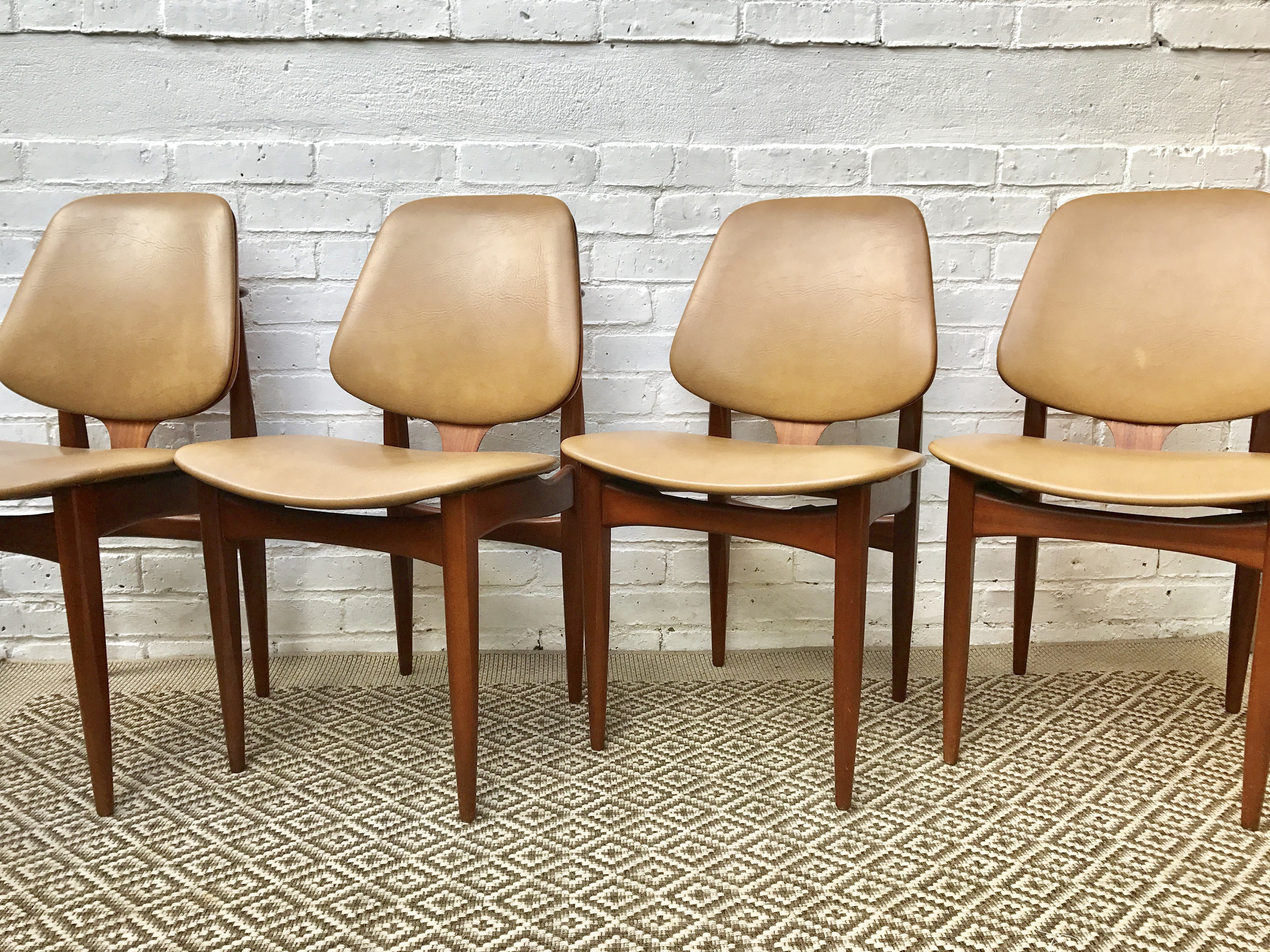 Elliotts Of Newbury Vintage Vinyl Dining Chairs 403 Elliots of