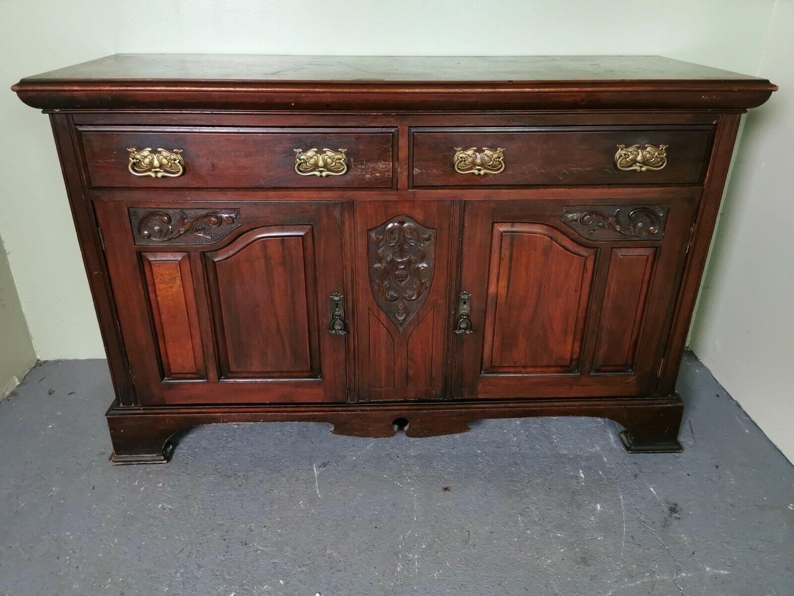 Antique Carved Sideboard Vinterior