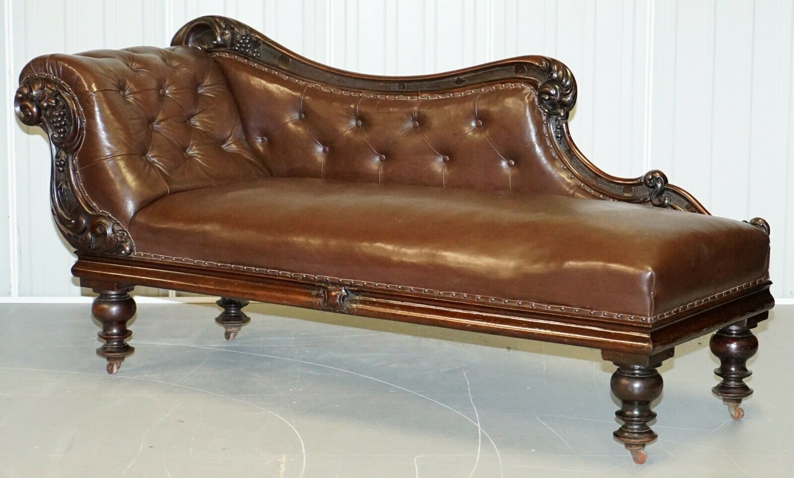 Regency Mahogany & Brown Leather Chesterfield Buttoned Chaise - Regency Mahogany & Brown Leather Chesterfield Buttoned Chaise