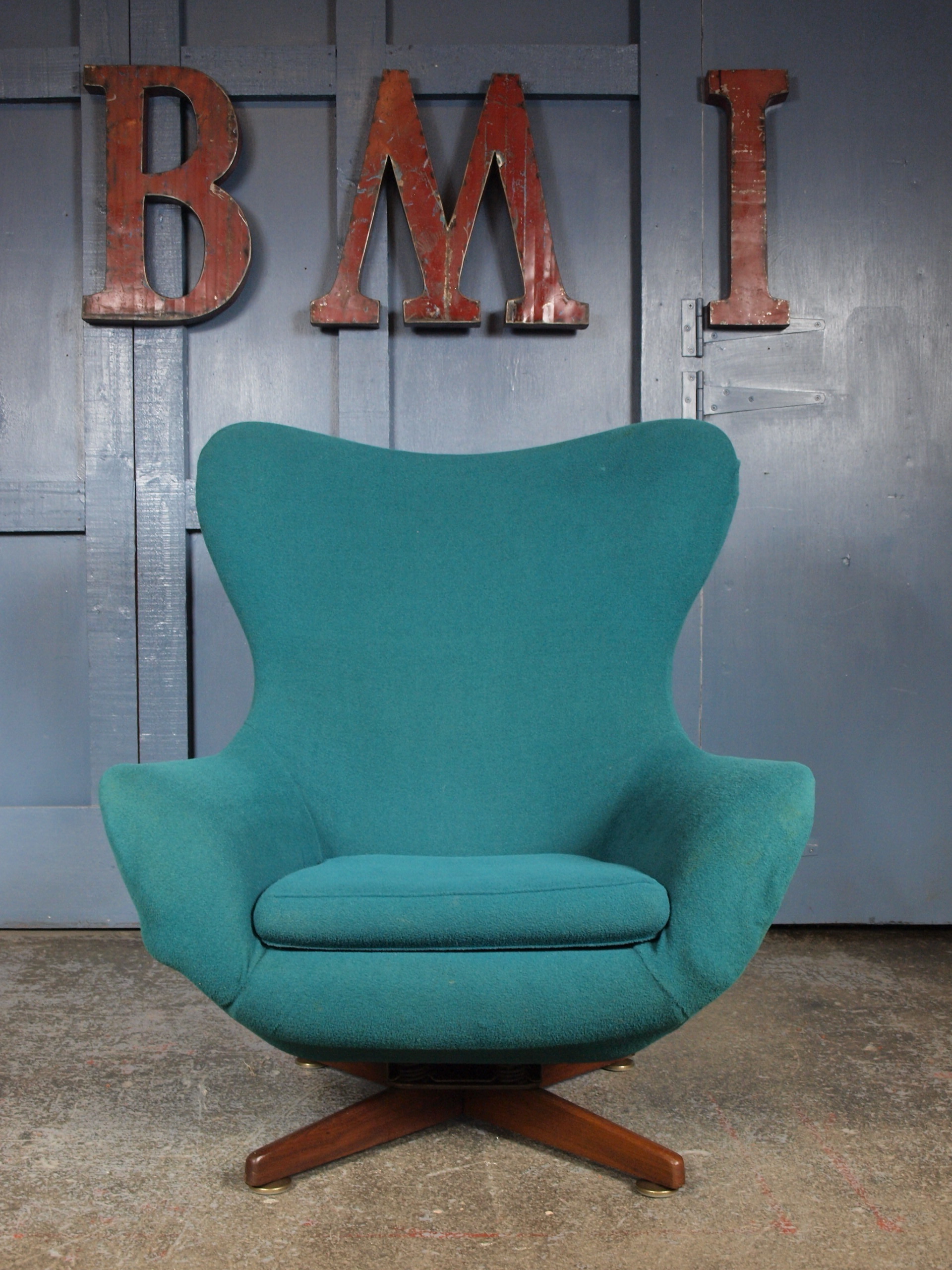 Mid Century Vintage Retro 1960s 1970s Swivel Egg Chair ...