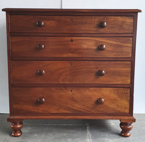 19th Century Irish Mahogany Chest Of Drawers After Gillingtons Of