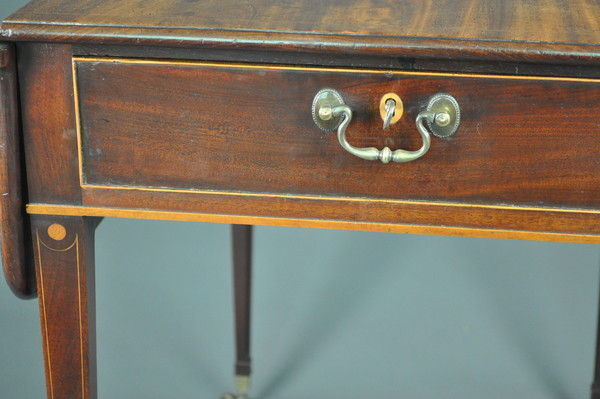 Highest Quality Hepplewhite Pembroke Table photo for sale