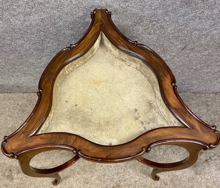 Serpentine Shaped Bijouterie Table photo furniture