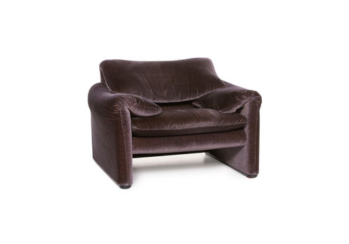 Cassina Maralunga Fabric Armchair Aubergine Purple Function