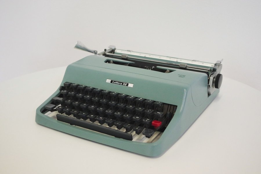 Vintage Letter 32 Typewriter From Olivetti, 1963 in Blue ...