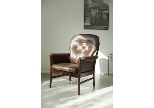 Mid Century Danish Leather Lounge Chair //