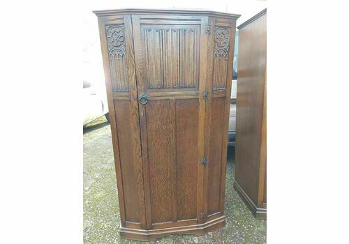 Gorgeous Oak Linen Fold Single Door Gentleman's Wardrobe By Crown Ay Furniture